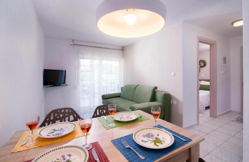 Lena Apartments 3 Potos Bagian luar foto